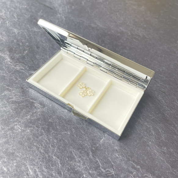 ◇ハニカム タイル◇季節の花 ひまわり色◆ピルケース・アクセサリーケース◆ (小物入れ)プレゼントに＊クリスタルガラス 5枚目の画像
