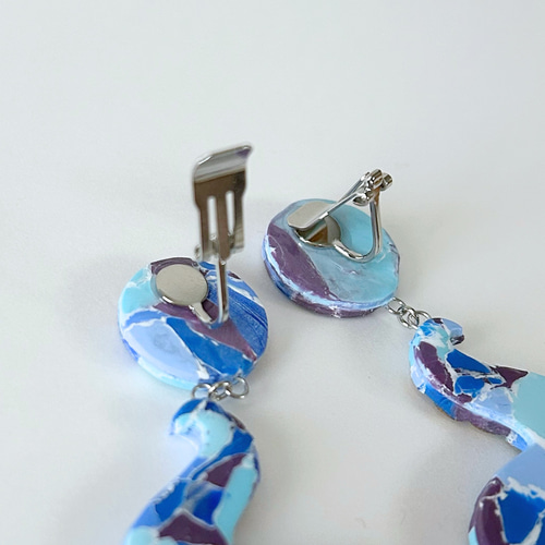 ナチュラルカラーのモードなイヤリング(ピアス変更可)ポリマークレイ