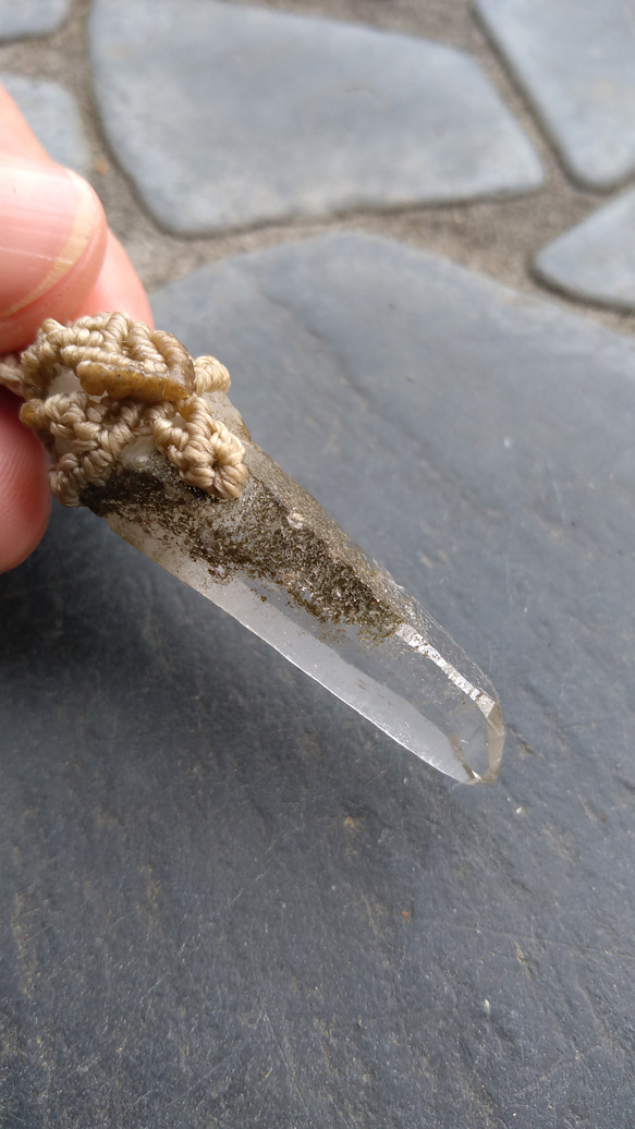 【ガネッシュヒマール産】ヒマラヤ水晶の天然石マクラメペンダント[PEN-956] 3枚目の画像