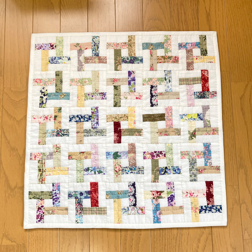 (週末値下げ)ハンドメイド キルトパッチワーク 四角つなぎタペストリー ハンドメイド キルトパッチワーク 四角つなぎタペストリー