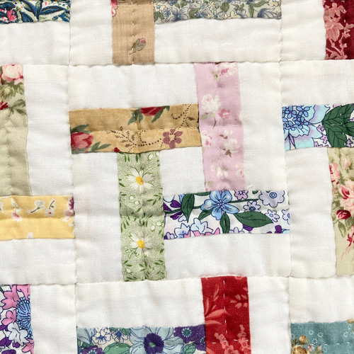 (週末値下げ)ハンドメイド キルトパッチワーク 四角つなぎタペストリー ハンドメイド キルトパッチワーク 四角つなぎタペストリー