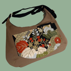 「お取り置き」レトロなアンティーク帯のリメイク、個性的な斜めがけバッグ- 草木花模様 3枚目の画像