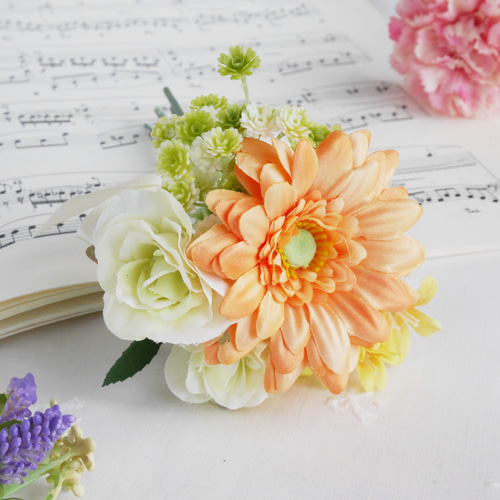 【値下げ】ガーベラとオレンジ芍薬のビタミンカラーリース　造花　レモン　イエロー 値下げ】ガーベラとオレンジ芍薬のビタミンカラーリース 造花 レモン