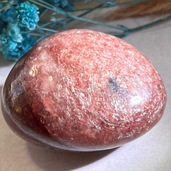 苺水晶✿*:・ストロベリー クォーツ　ファイヤー　タンブル　原石 2枚目の画像