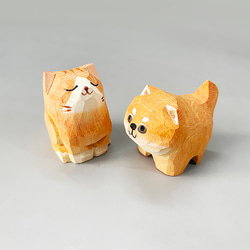 手作りの木製装飾品 - かわいい木彫りの小さなオレンジ色の猫柴犬デスクトップ装飾 2枚目の画像