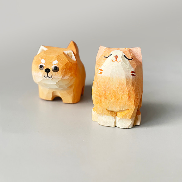 手作りの木製装飾品 - かわいい木彫りの小さなオレンジ色の猫柴犬デスクトップ装飾 4枚目の画像