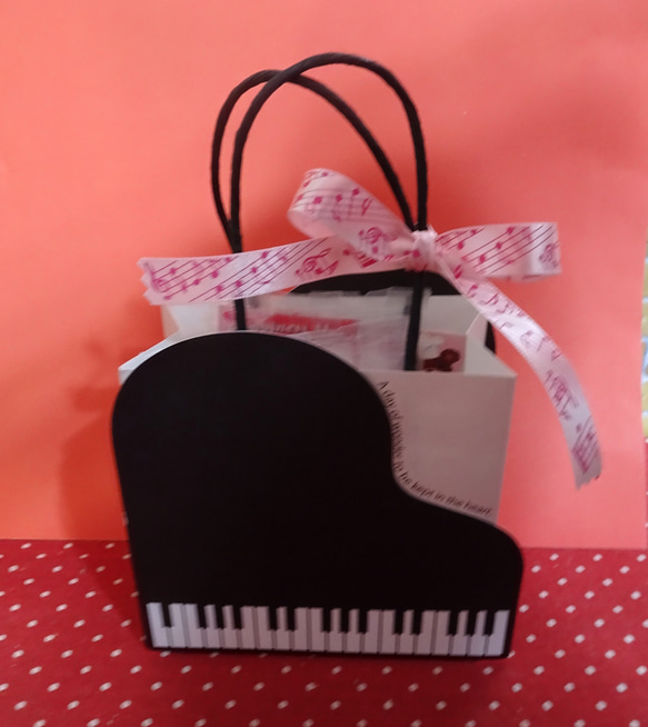 ピアノのペーパーバッグに音符と楽器のクッキー３種類詰め合わせ♪(*^▽^*) 2枚目の画像