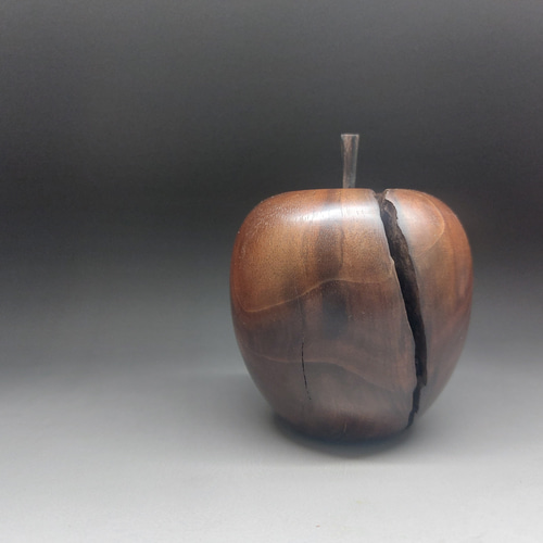 木彫りのリンゴ 彫刻 ウォールナット YamabikoWoodArt その他