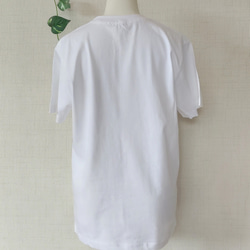 バラの型染め半袖Tシャツ 5枚目の画像