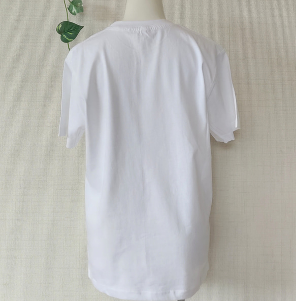 バラの型染め半袖Tシャツ 5枚目の画像