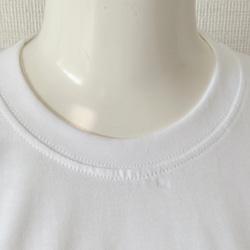 バラの型染め半袖Tシャツ 4枚目の画像