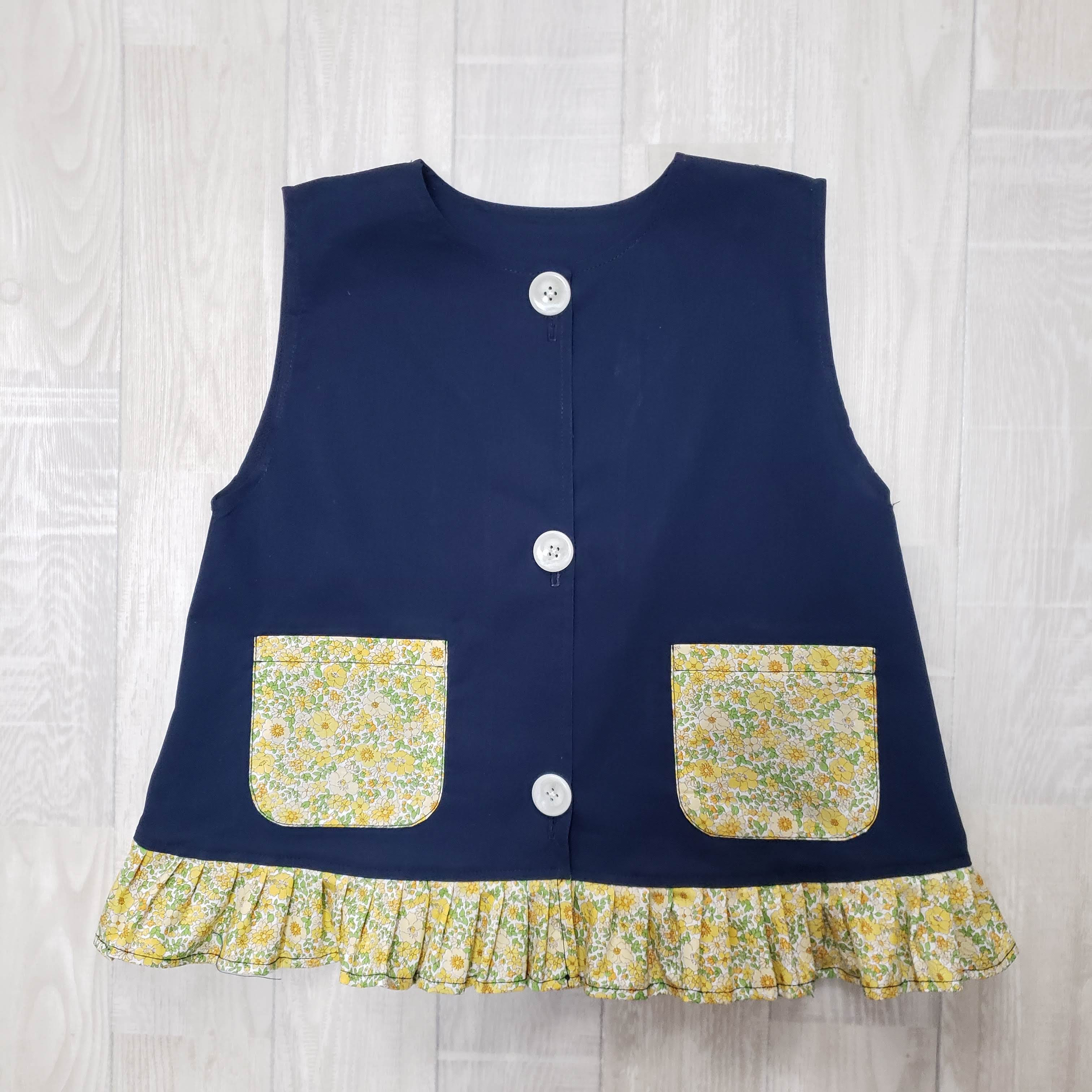 *【受注80〜160】 リバティB ③イエロー  ラセンビィコットン ネイビー 前ボタン 袖なしスモック 裾フリル
