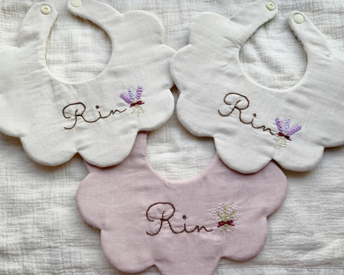 ୨୧ 出産祝い୨୧ 名入れ 刺繍 無料 ギフト スタイ・よだれかけ