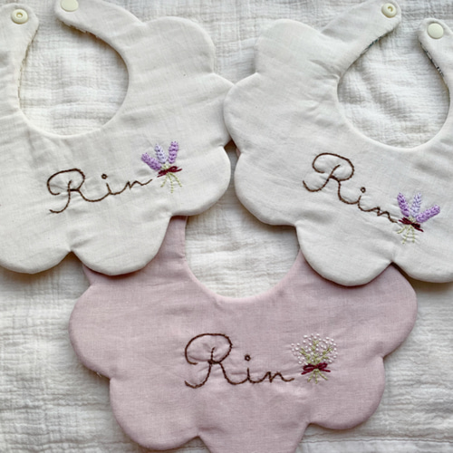 ୨୧ 出産祝い୨୧ 名入れ 刺繍 無料 ギフト スタイ・よだれかけ