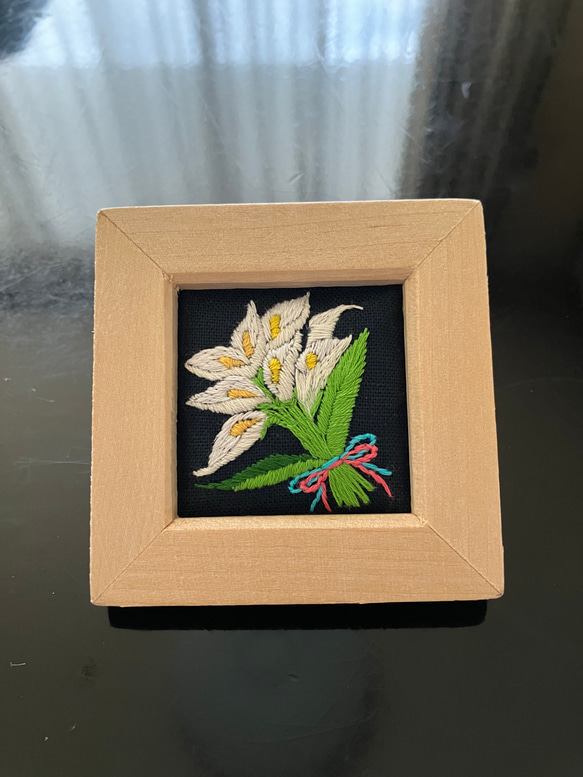 刺繍フレーム カラー カラーの花束 水芭蕉 壁掛け 壁飾り