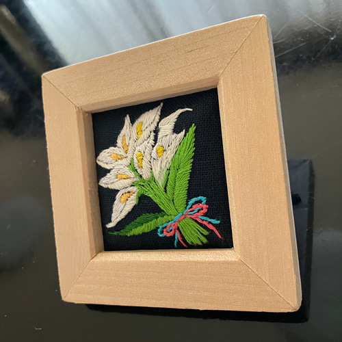 刺繍フレーム カラー カラーの花束 水芭蕉 壁掛け 壁飾り インテリア