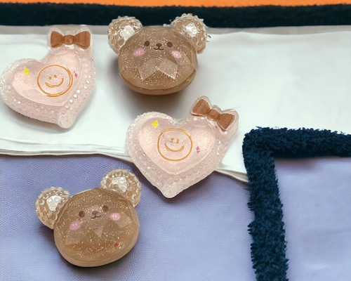 【クマコ】2点　ハンドメイド アクリルパーツ デコ 同タイプ2個 クマ ニコちゃん ハート