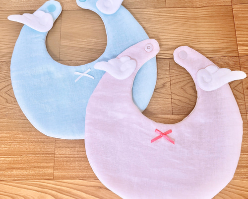 ふわふわすたい　２枚セット　ハンドメイドスタイ 天使の羽 ベビースタイ 2枚セット ピンク✖️ブルー スタイ