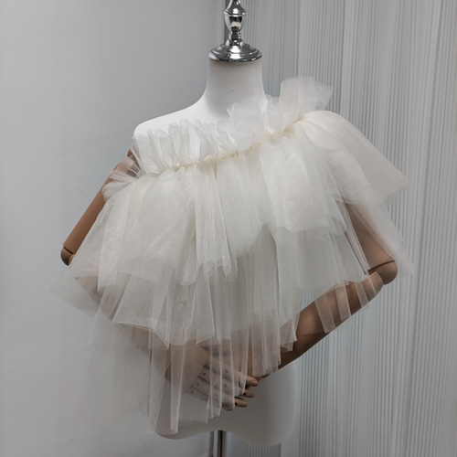 送料無料！トップス ショルダー型 ソフトチュール ベージュ 可愛い  