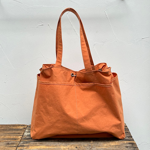 軽くて大容量、撥水加工で雨の日も安心！バッグの「わがまま」詰め込ん