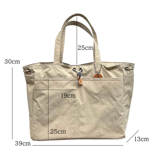 軽くて大容量、撥水加工で雨の日も安心！バッグの「わがまま」詰め込ん