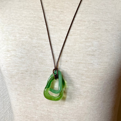 ガラス　ネックレス　〜 roue 〜 チョーカー　ペンダント　ガラスアクセサリー　透明　グリーン　2連　プレゼント 2枚目の画像
