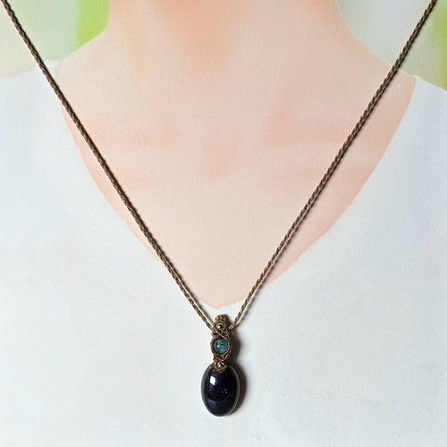 深泉水』アイオライトサンストーンとグリーンカイヤナイトのマクラメ