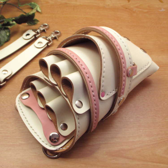 手縫い　本革　6丁差しシザーケース (ホワイト＆ピンク)　SCA-53/WHC 3枚目の画像