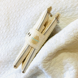 Mサイズ　ハピリーダイナソー　母子手帳ケース　カードポケット12ポケ　ヌビ　刺繍　 B6 ポケットタオルプレゼント　 4枚目の画像