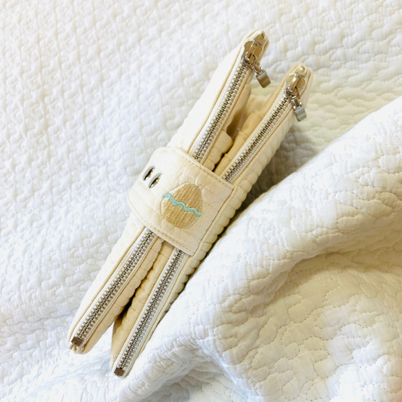 Mサイズ　ハピリーダイナソー　母子手帳ケース　カードポケット12ポケ　ヌビ　刺繍　 B6 ポケットタオルプレゼント　 4枚目の画像