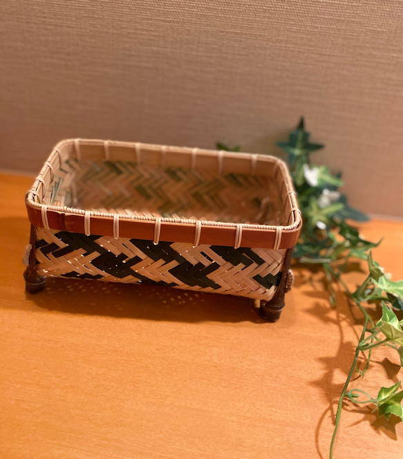 見せる収納に大活躍！ 足付き竹小物入れ (ダークグリーン) フリー