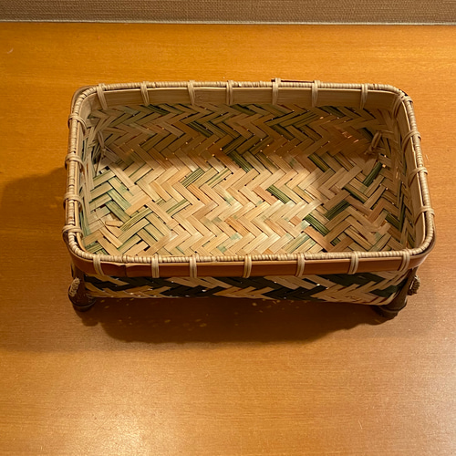 見せる収納に大活躍！ 足付き竹小物入れ (ダークグリーン