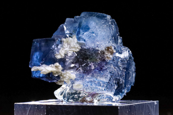ミラクル美ブルー 天然 フローライト 超幾何学的キュービック クラスター ヤオガンシャン鉱山産 27g 鉱物 標本 8枚目の画像