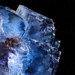 ミラクル美ブルー 天然 フローライト 超幾何学的キュービック クラスター ヤオガンシャン鉱山産 27g 鉱物 標本 1枚目の画像
