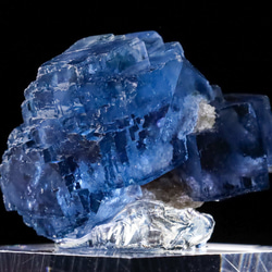 ミラクル美ブルー 天然 フローライト 超幾何学的キュービック クラスター ヤオガンシャン鉱山産 27g 鉱物 標本 4枚目の画像