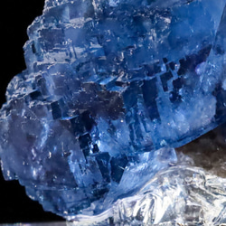 ミラクル美ブルー 天然 フローライト 超幾何学的キュービック クラスター ヤオガンシャン鉱山産 27g 鉱物 標本 5枚目の画像