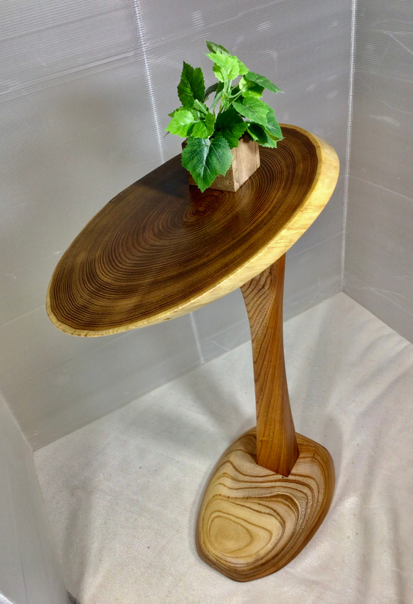 天然木　延寿　輪切り　折り畳み式サイドテーブル　一点物　手造り 1枚目の画像