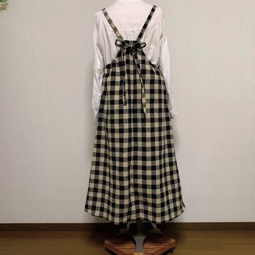 cheer リネン100％ チェック柄 エプロンワンピース リネン エプロンワンピース チェック大きい柄 生成り×黒 柄の大きさ2.5