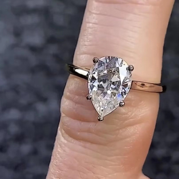 【newデザイン】ペアシェイプ  モアサナイト  ダイヤ　リング　K18YG newデザイン】ペアシェイプ モアサナイト ダイヤ リング K18YG 指輪