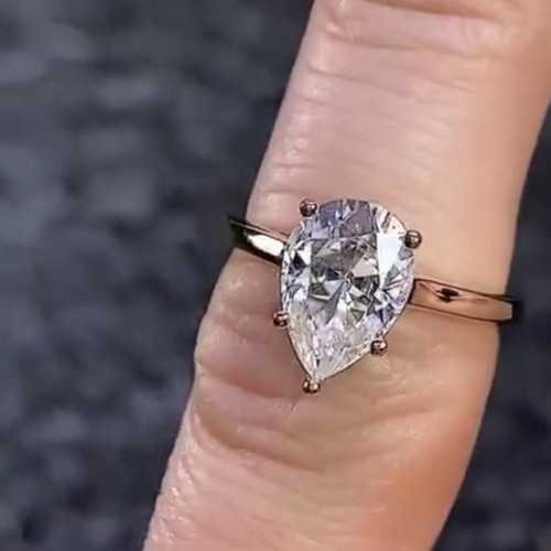 受注制作　リング　K18WG 1ct ペアシェイプモアサナイト　高品質 newデザイン】ペアシェイプ モアサナイト ダイヤ リング K18YG 指輪