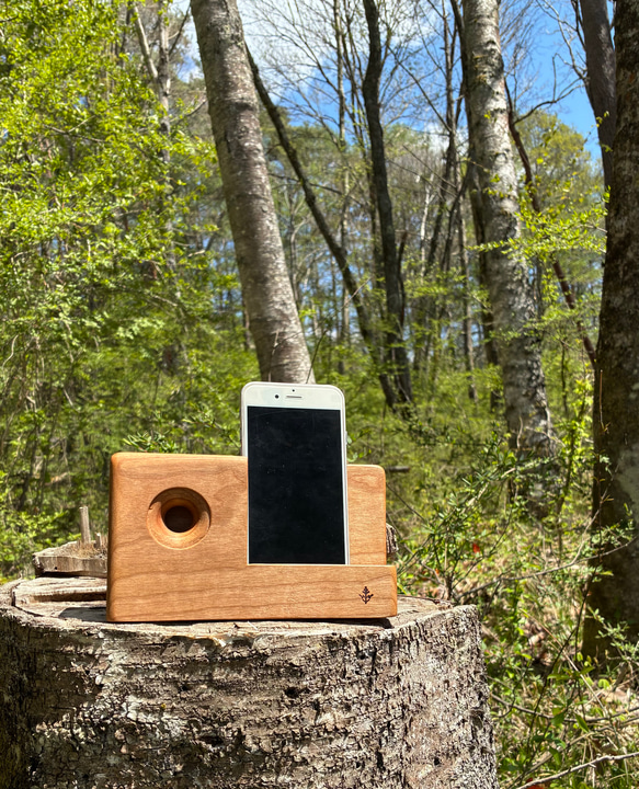 映像と音楽を楽しむ木製スマホスピーカー アウルfree チェリー スマホ