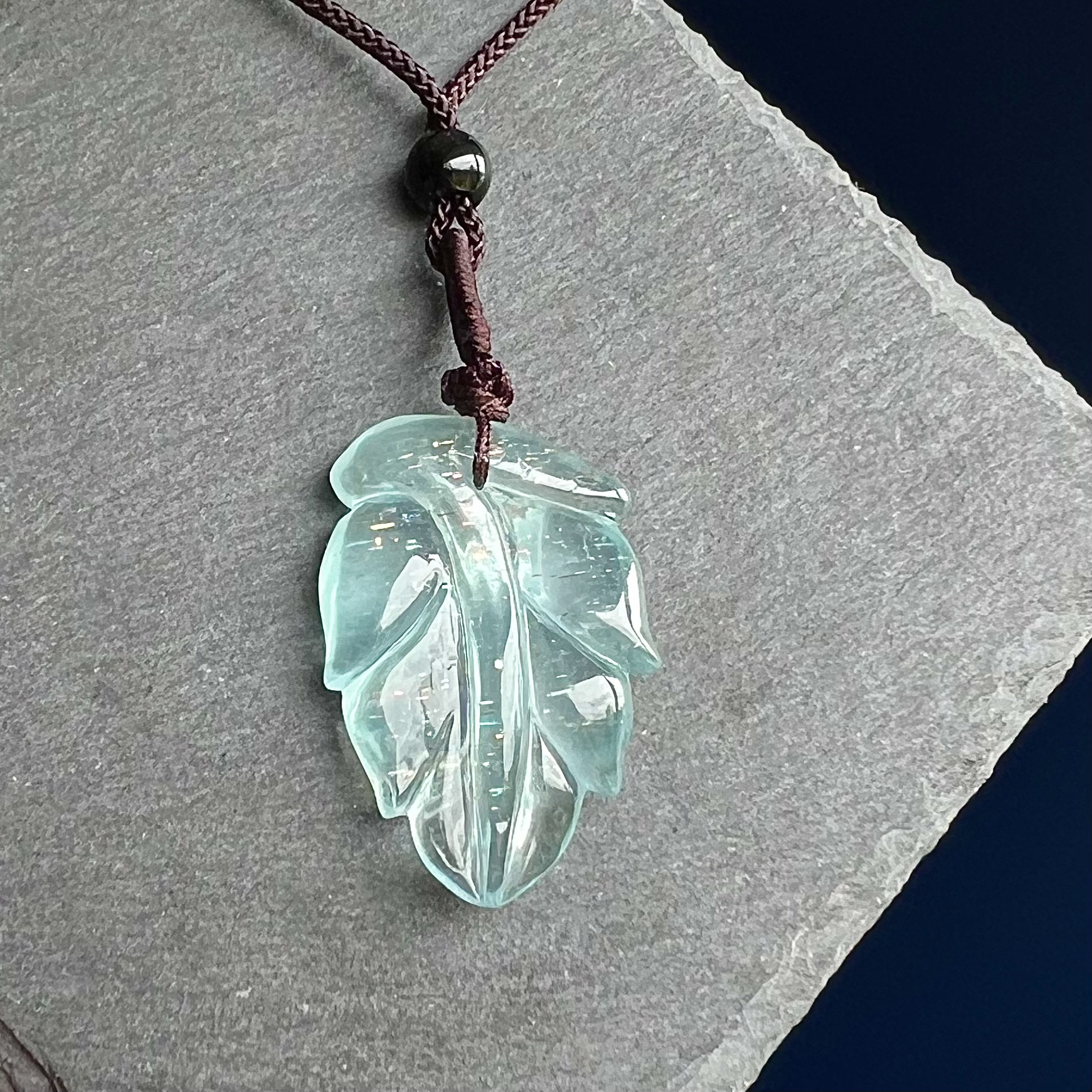 イギリス発　透明度高い　ハイクォリティ アクアマリン 手彫り　リーフ　リーフネックレス　縁起物　一期一会　限定品 17,100円