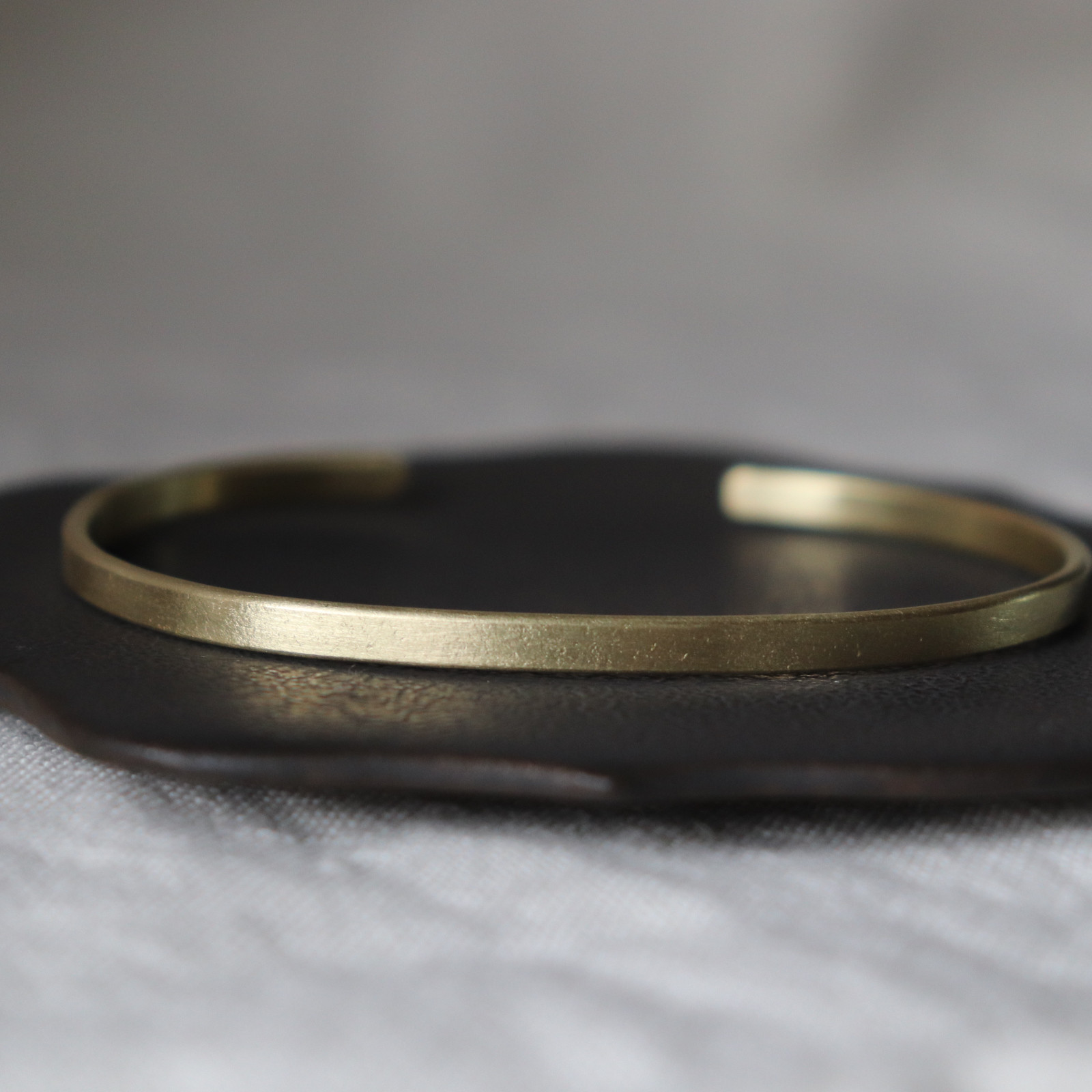 freckle.【shirabeしらべ3.0】真鍮 幅約3.5㎜×厚約1.8㎜ バングル/受注制作/メンズ 4,872円