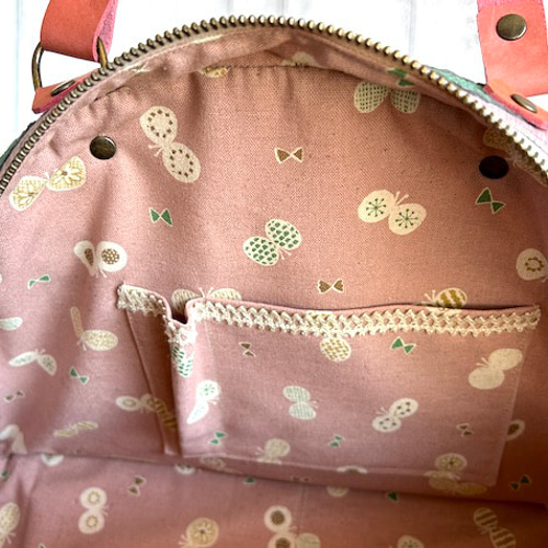 Creema限定、ミナペルホネンのSky flowerのピンクとパッチ半円ボストン