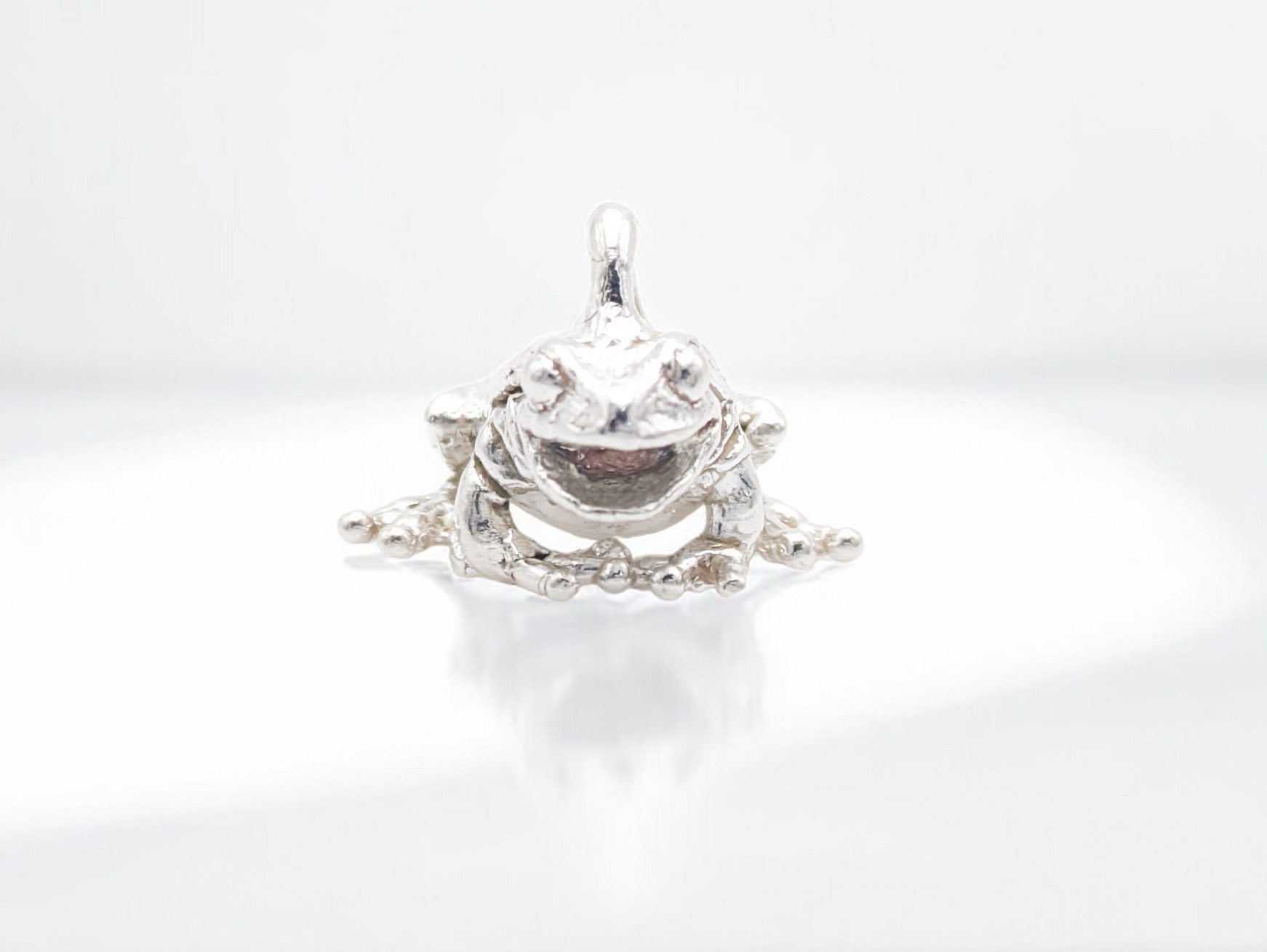 イエアメカエルのペンダントネックレス