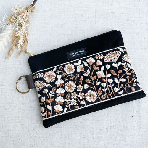 カードポケット付き！インド刺繍リボンの通帳ポーチ•ブラック ポーチ