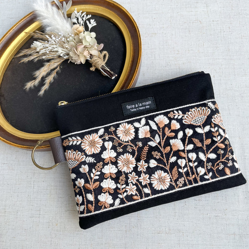 カードポケット付き！インド刺繍リボンの通帳ポーチ•ブラック ポーチ