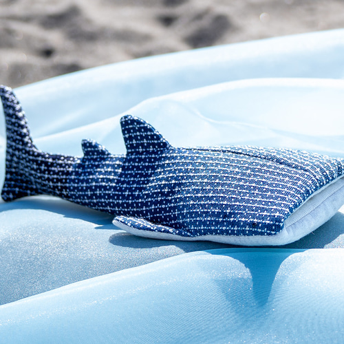 ジンベエザメのバネ口ポーチ（鰹縞白×白） ポーチ よねざわなみ 通販