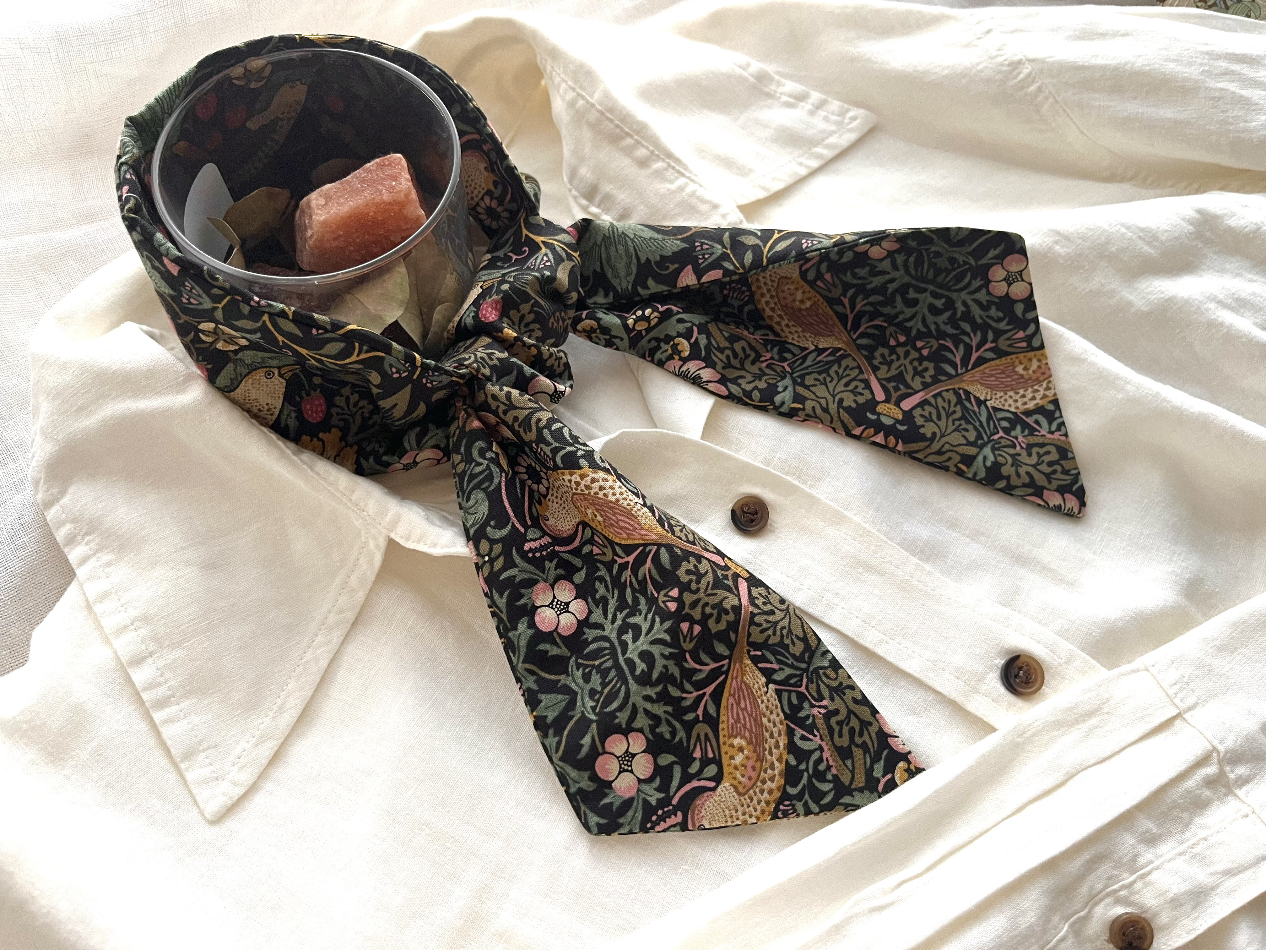 ウィリアムモリス ネッククーラー いちご泥棒 ストロベリーシーフ 黒