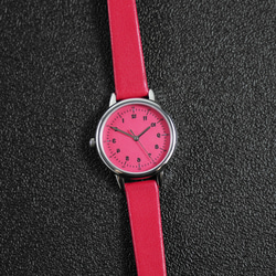 女性の反時計回りのエレガントな腕時計レッド ダイヤルとストラップのパーソナライズされた腕時計 世界中に無料配送 4枚目の画像